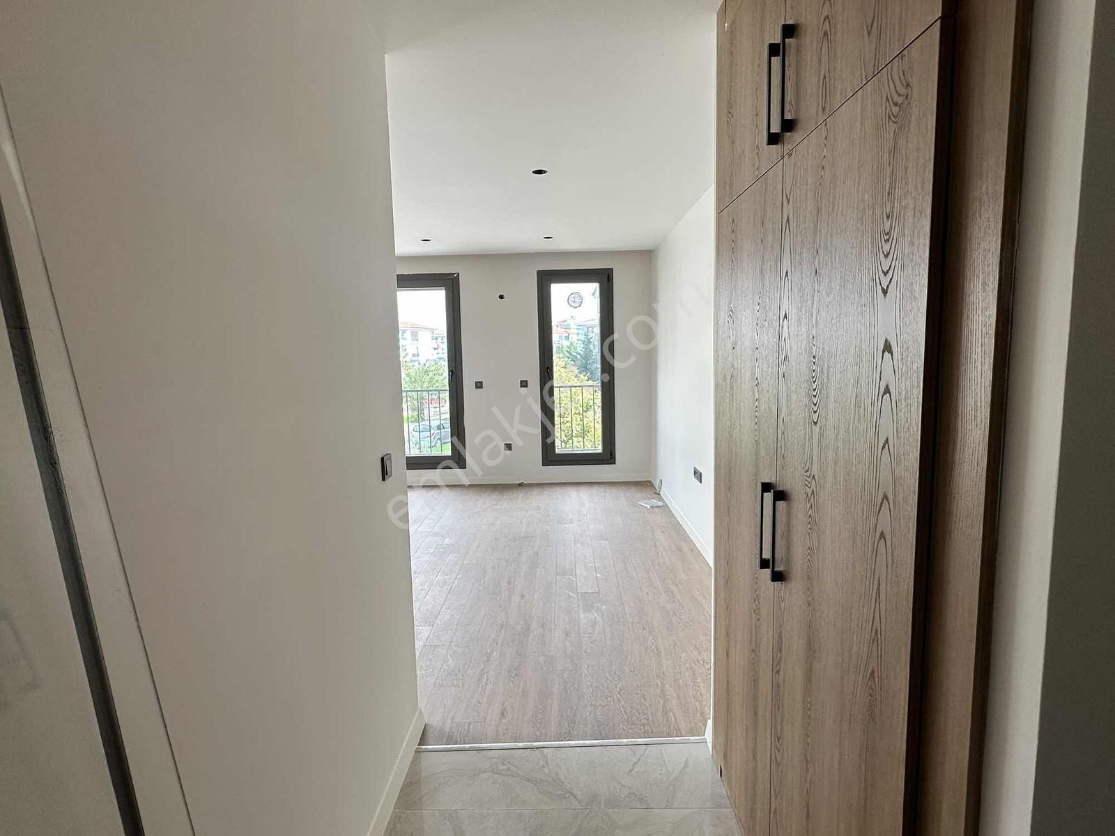 Seferihisar Camikebirde Site İçi Ebeveyn Banyolu Satılık Daire - Görsel 16