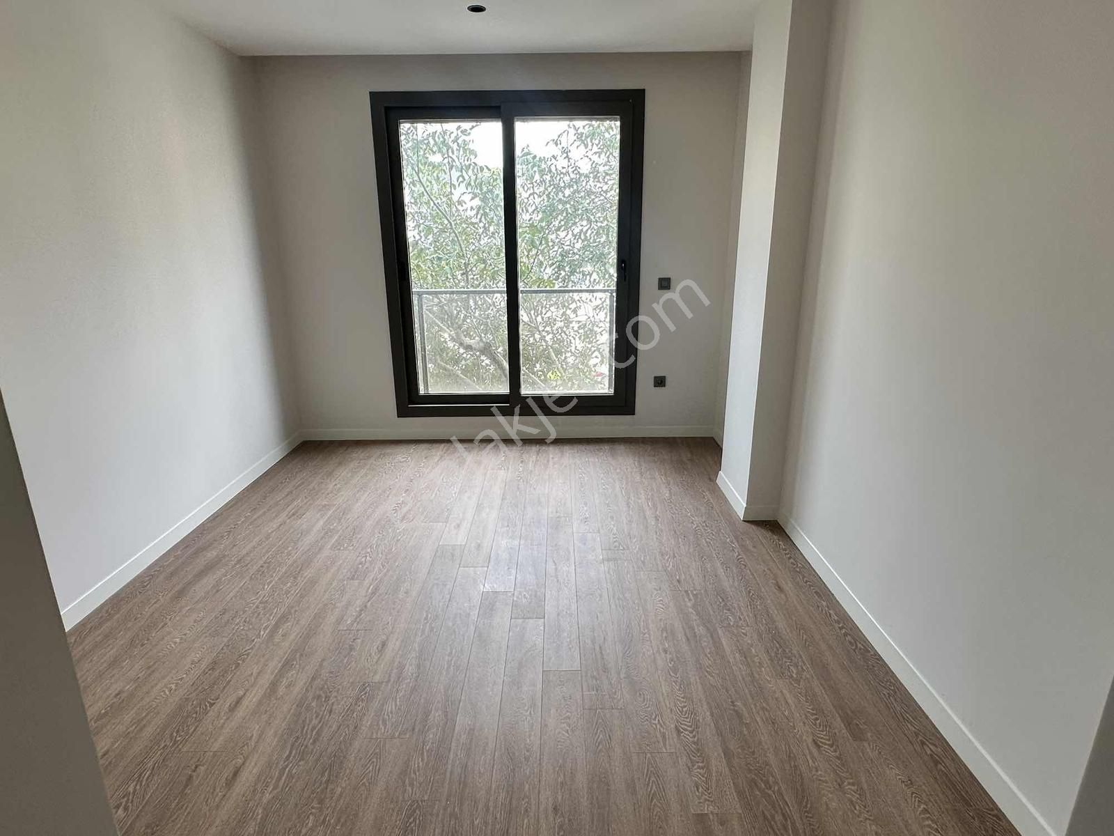 Seferihisar Camikebirde Site İçi Ebeveyn Banyolu Satılık Daire - Görsel 12