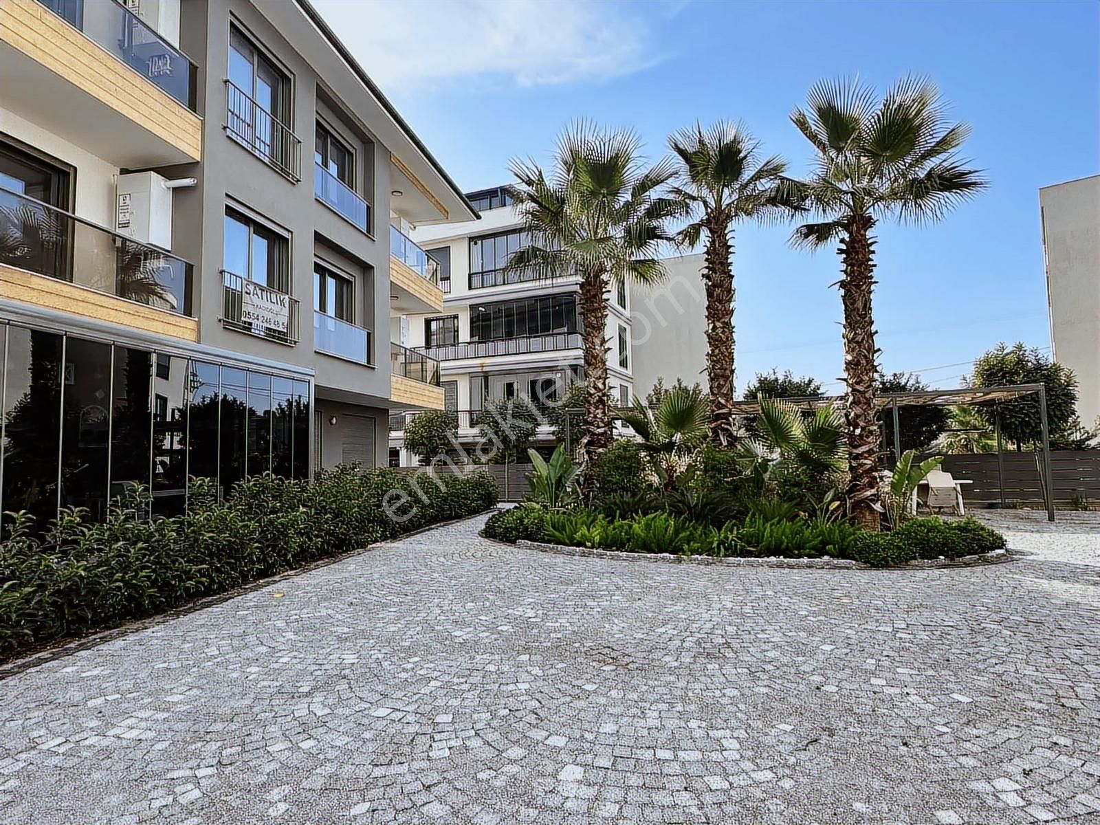 Seferihisar Camikebirde Site İçi Ebeveyn Banyolu Satılık Daire