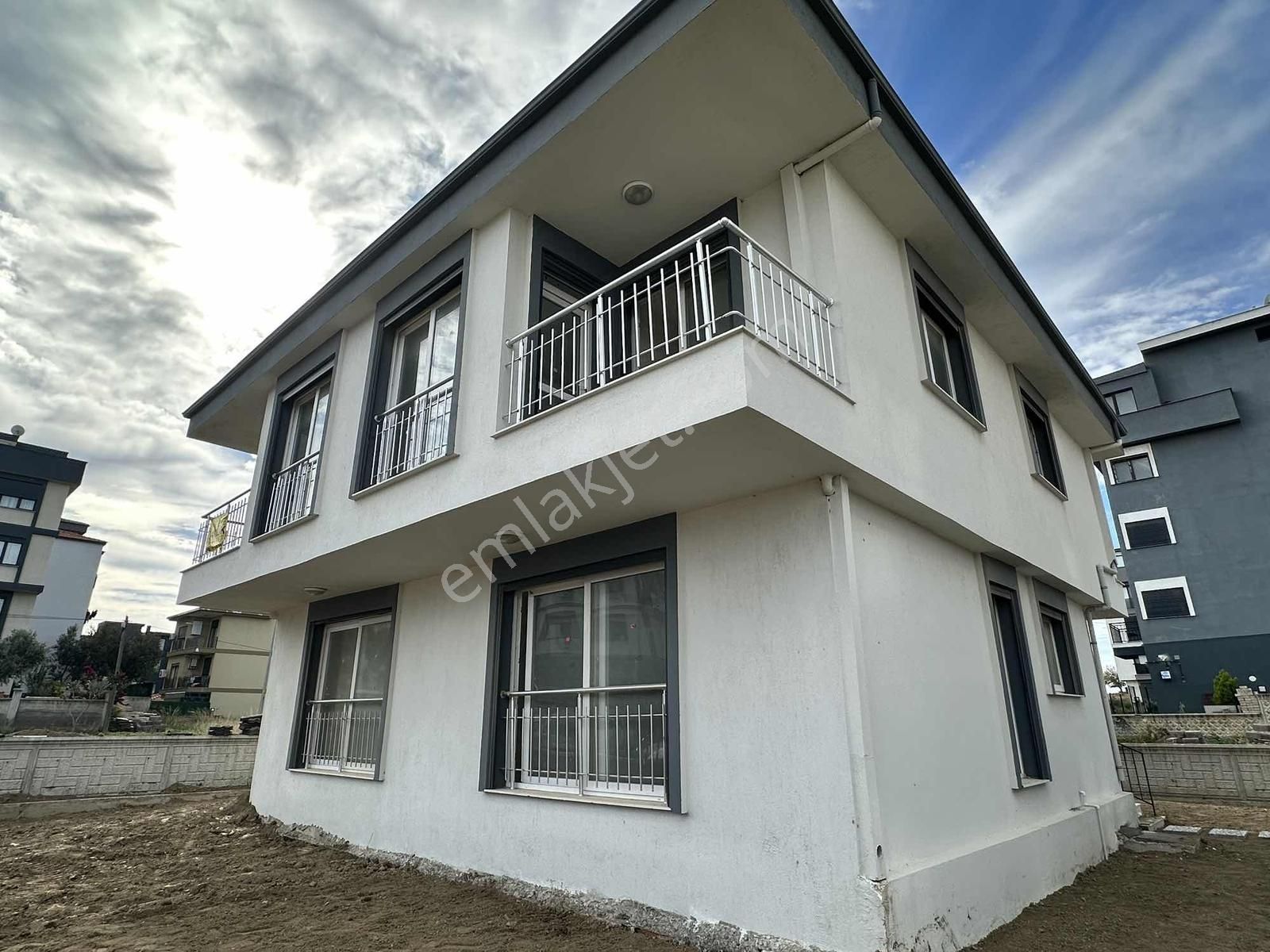 Seferihisar Camikebirde Kiralık 3+1 Geniş Villa