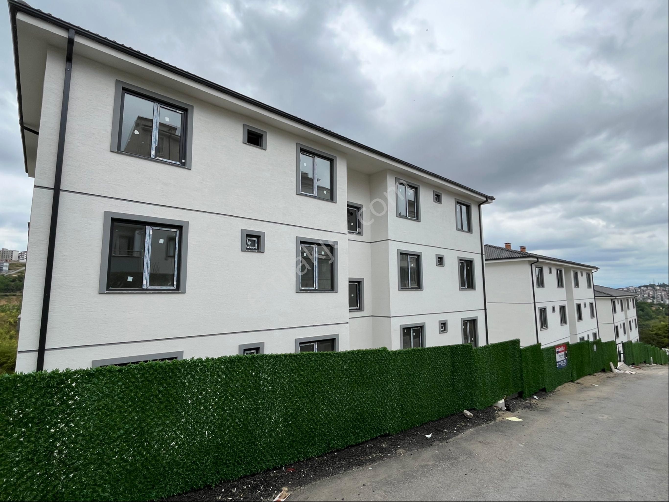 Doğa Manzaralı Geniş Asansörlü Sıfır 2+1 Daireler