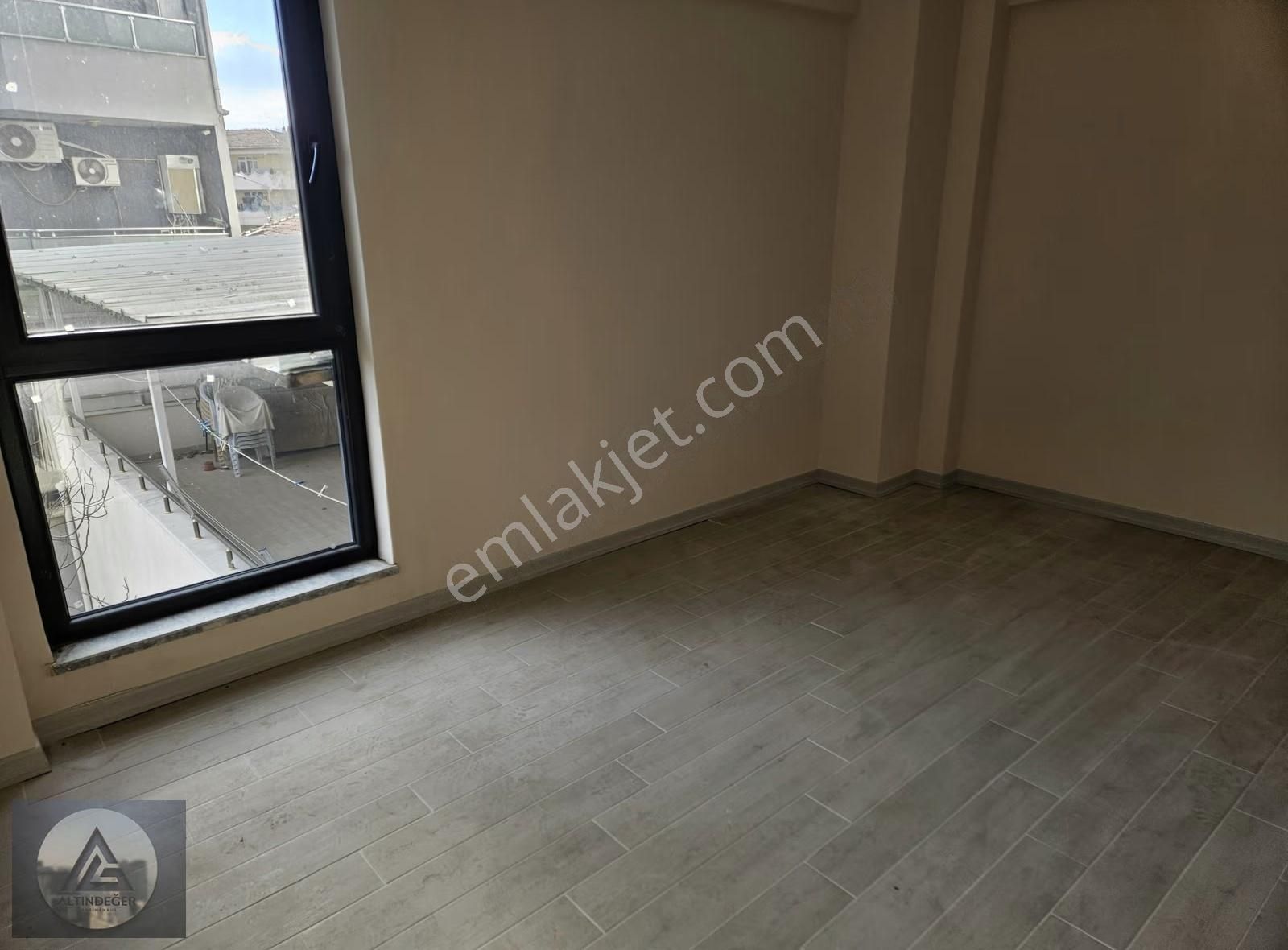 Altınova Merkez'de Ana Cadde Üzeri Satılık 1+1 Daireler - Görsel 19