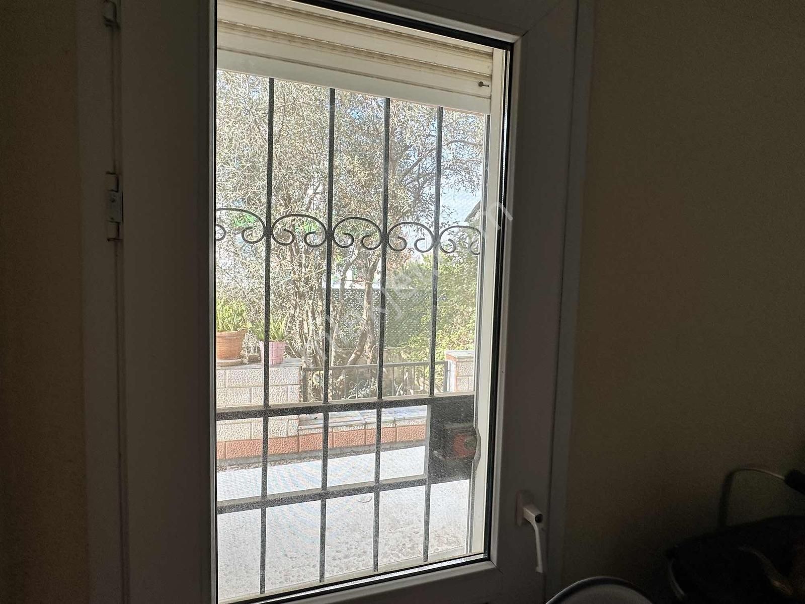 Seferihisar Çolakibrahimde Caddeye Yakın Geniş 7+1 Satılık Villa - Görsel 13