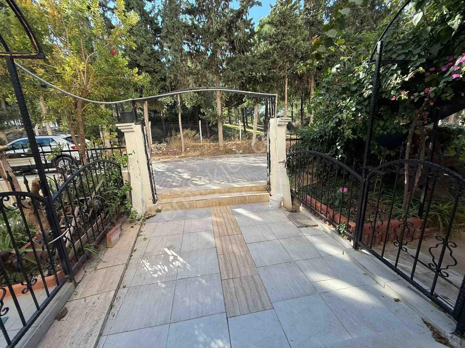 Altınkum Mah'nde Denızle Arasında Sadece Küçük Bır Koru Bulunan - Görsel 3