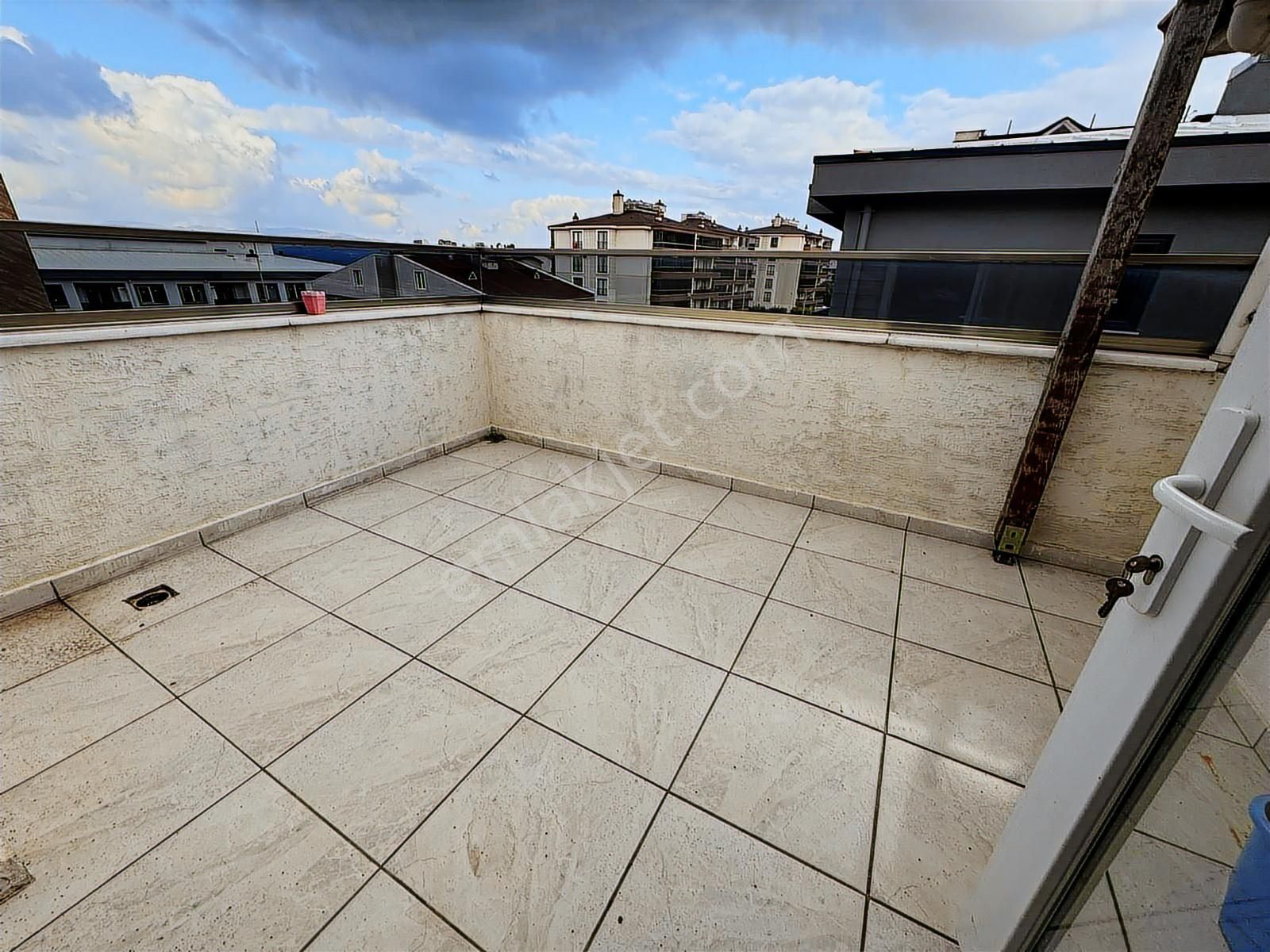 Görüklede Abonelikleri Açık Klimalı Teraslı 2+1 Kiralık Daire - Görsel 15