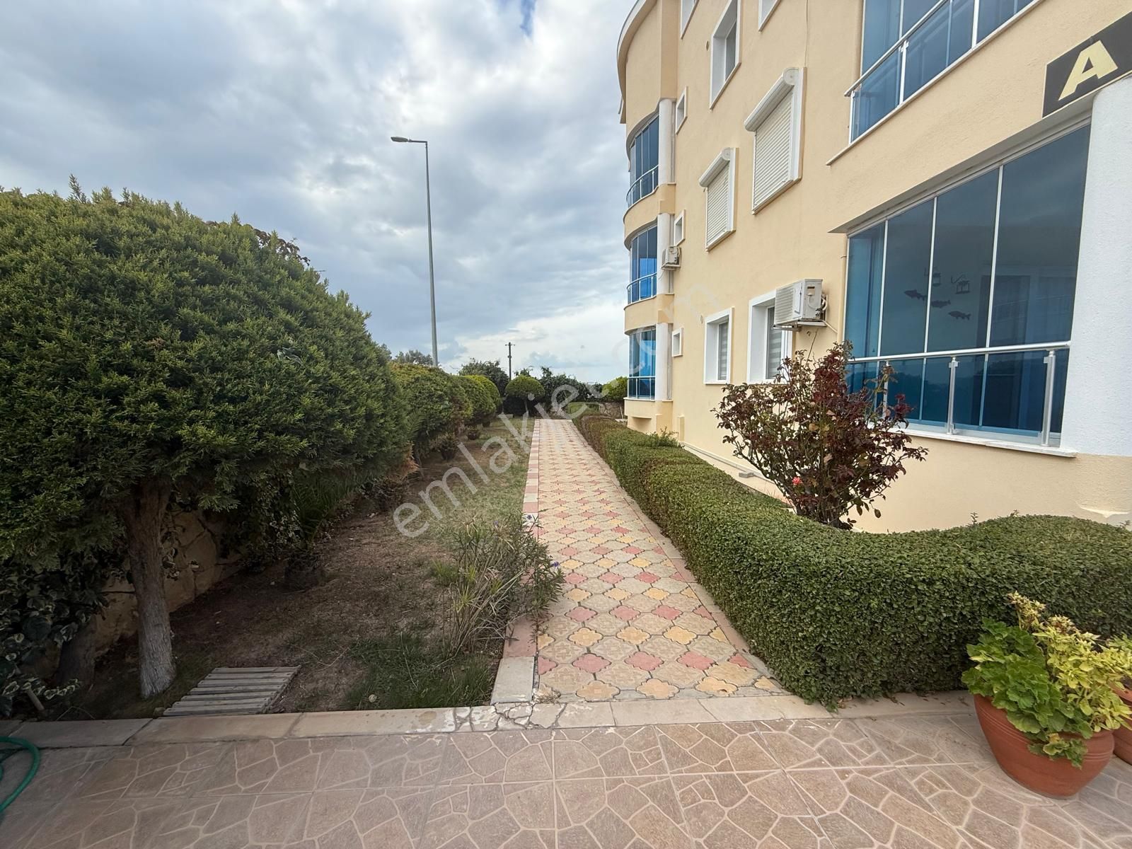 Havuzlu Sitede Ön Cephe Büyük Balkonlu 2+1 Daire - Görsel 11