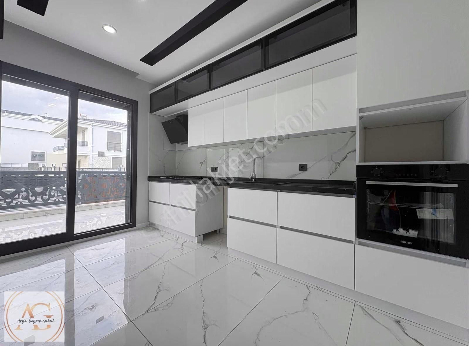 Arya'dan Güre'de Şık Tasarımlı Denize Yakın 4+1 Lüks Villa - Görsel 33