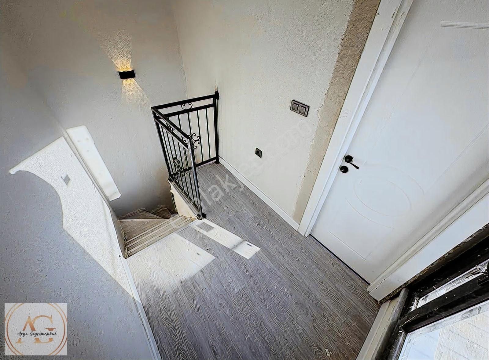 Arya'dan Kızılkeçili Köyün'de Bahçeli Dubleks Ev - Görsel 16