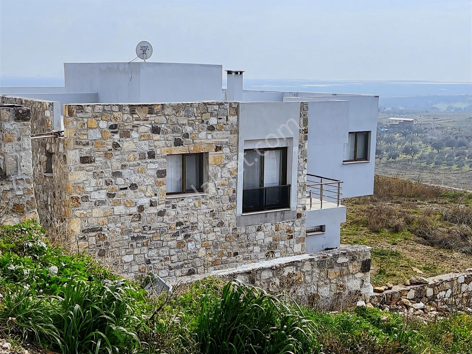 İzmir Foça Foçaköy'de Satılık 300m2 Müstakil Dubleks Taş Villa - Görsel 4