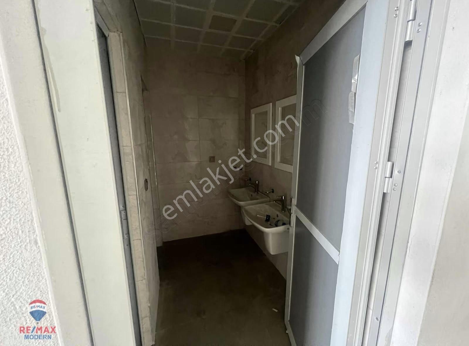 Celal Dinlenmez'den Toybelen 200m2 Kiralık Dükkan - Görsel 3