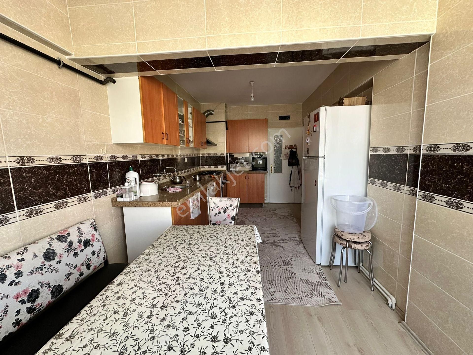 Kalecik Emlaktan Merkez Mahallesin'de Masrafsız Öncephe 3+1 Daire - Görsel 3