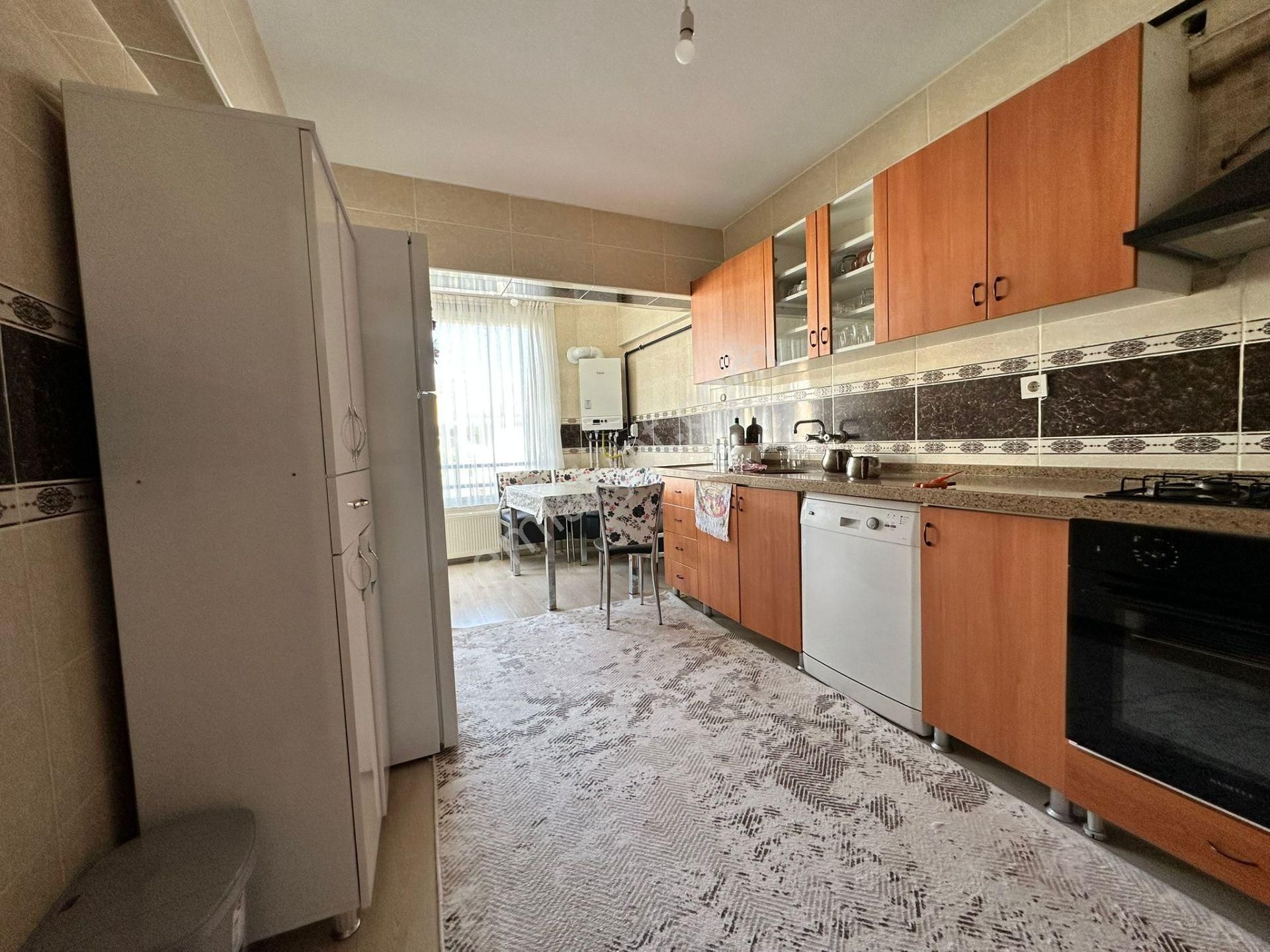 Kalecik Emlaktan Merkez Mahallesin'de Masrafsız Öncephe 3+1 Daire - Görsel 2