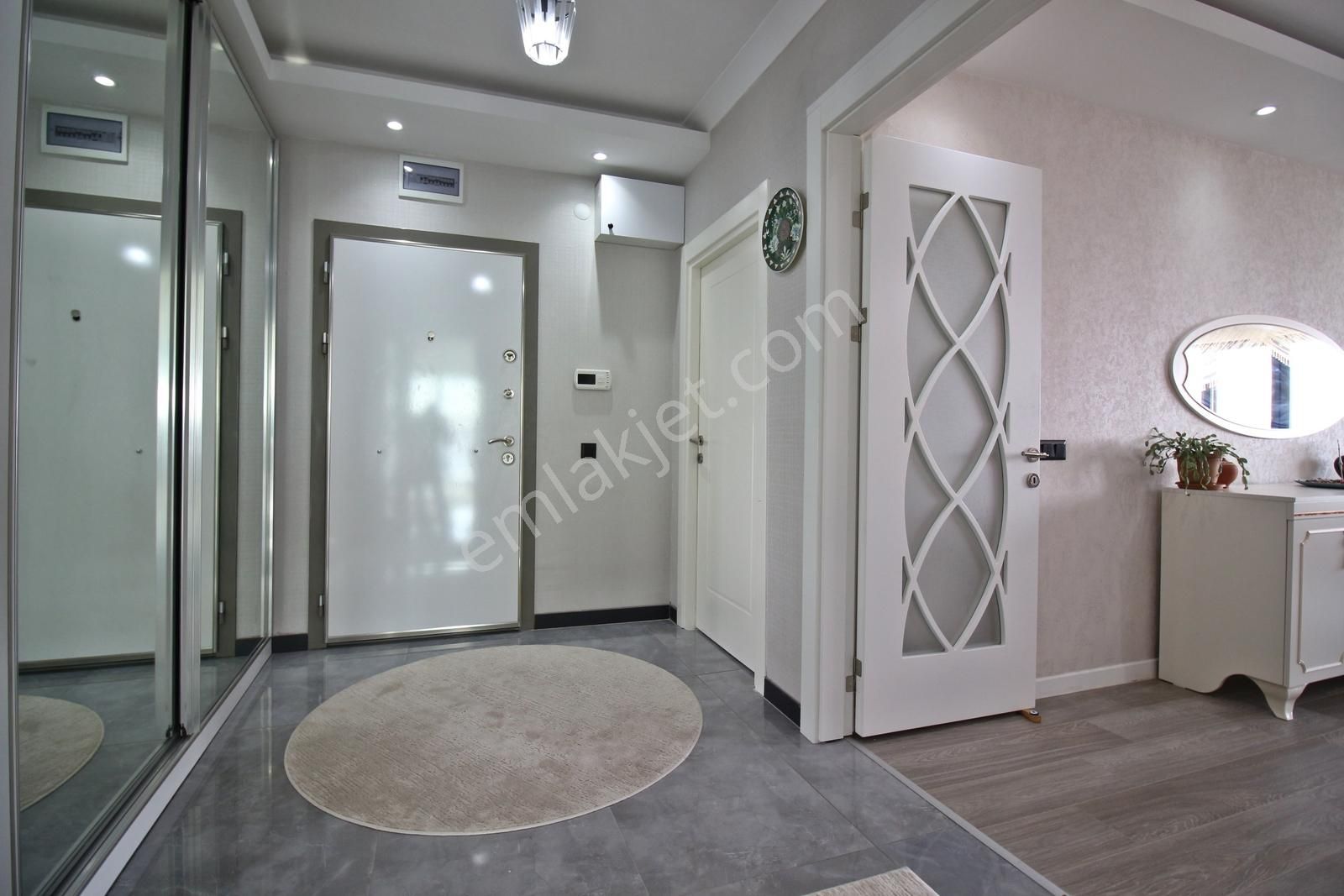 Göksu Parkı Yanı 4 Dönüm Arsa Üzerinde 4+1 Sitede Ön Cephe Daire - Görsel 23