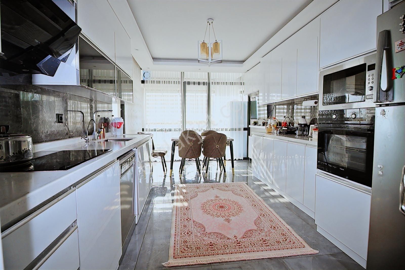 Göksu Parkı Yanı 4 Dönüm Arsa Üzerinde 4+1 Sitede Ön Cephe Daire - Görsel 7