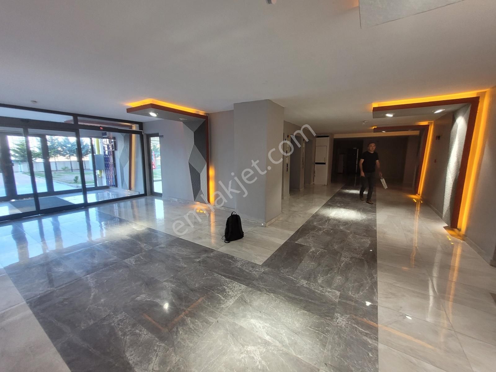 Geniş Ailelere Özel Full Manzaralı 4 Cepheli 270m2 Dubleks Daire - Görsel 20
