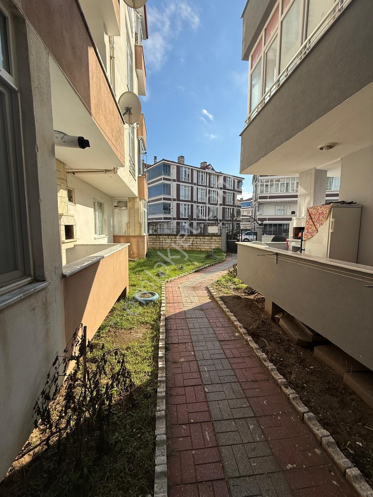 Üniversite Mevkii Denize 200 Metre Mesafede Yerden Isıtmalı 1+1 - Görsel 10