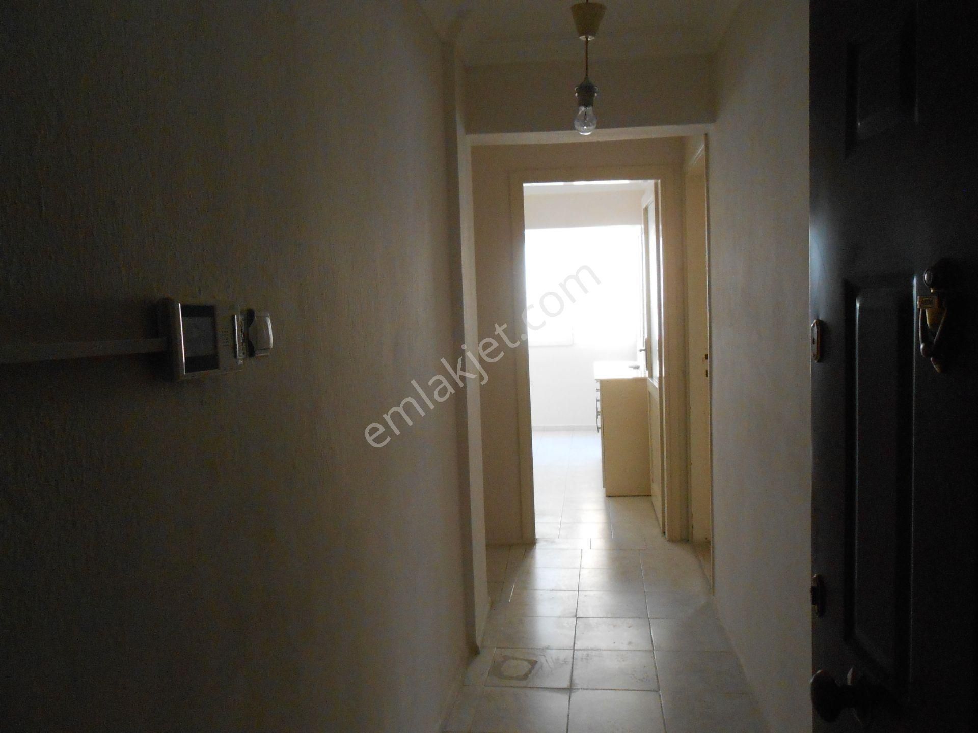 Sahibinden Bayraklı İzban Duragı Sokagında Memur Vb.bekara 2+1