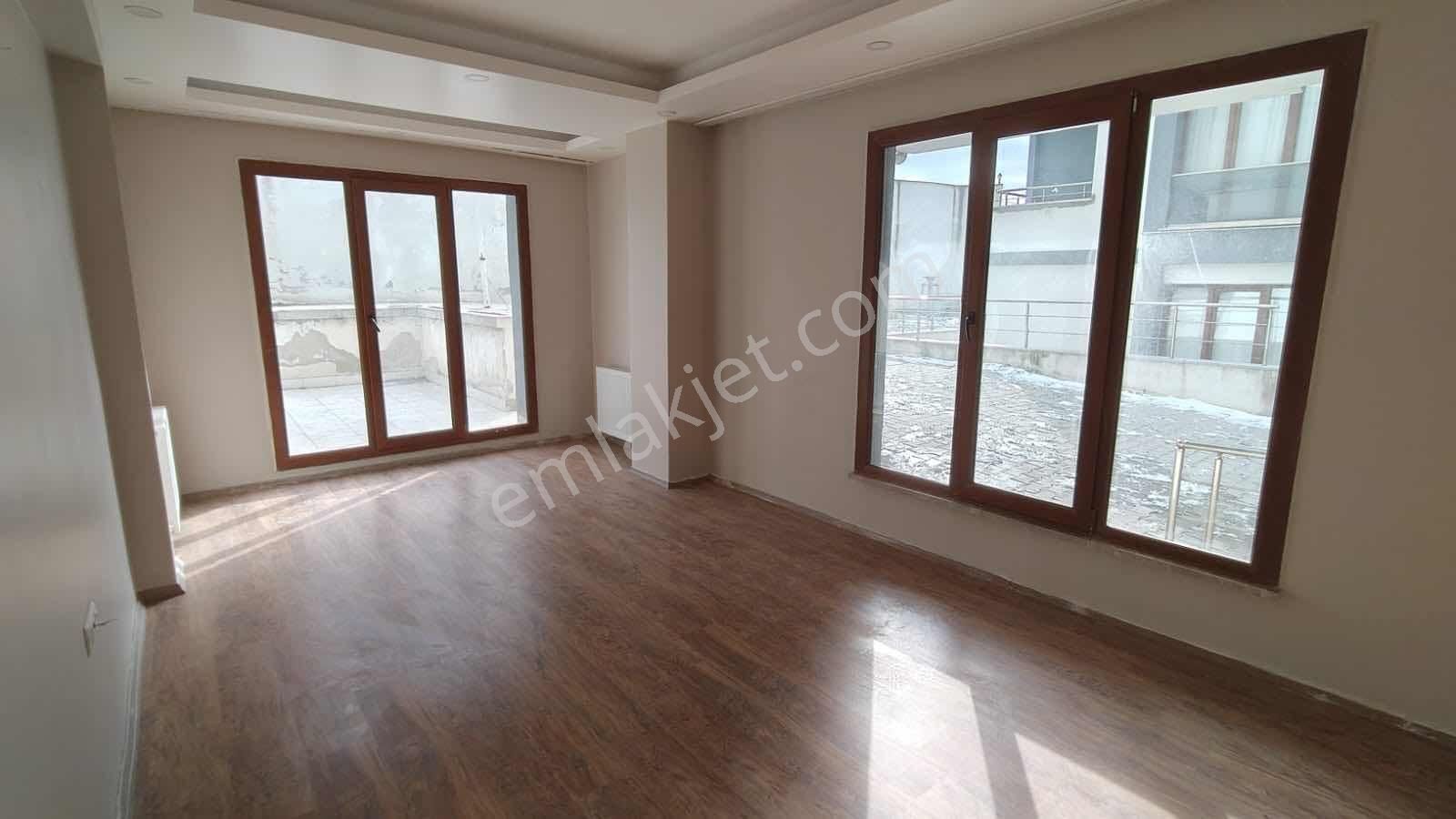Çerkezköy İstasyon Mahallesinde Bahçe Kullanımlı 2+1 Kiralık - Görsel 32