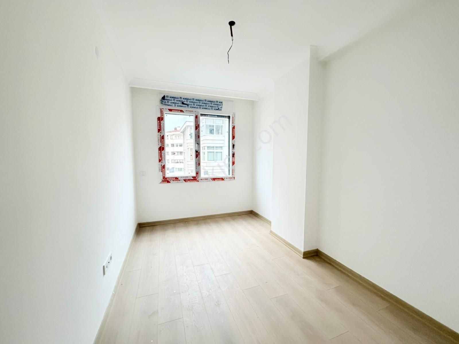 Utkudan Suadiye Kavisli Sokakta Sıfır Binada Satılık 2+1 Daire - Görsel 5