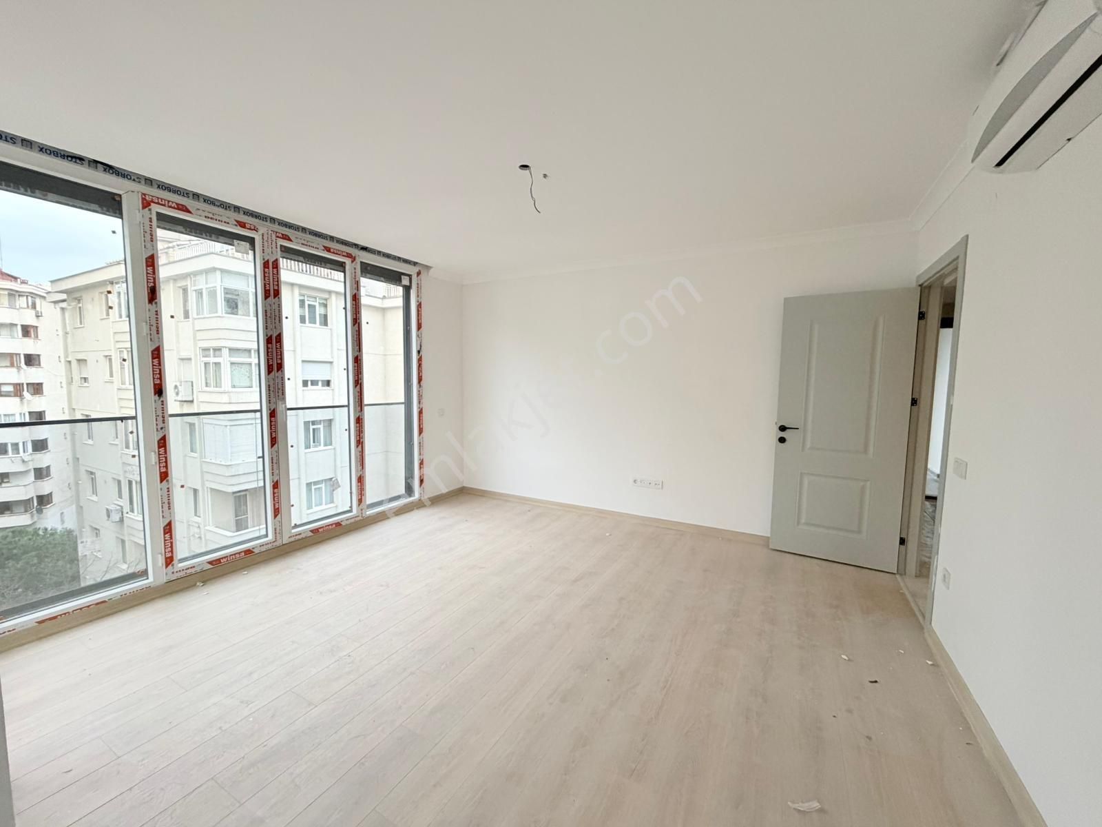 Utkudan Suadiye Kavisli Sokakta Sıfır Binada Satılık 2+1 Daire