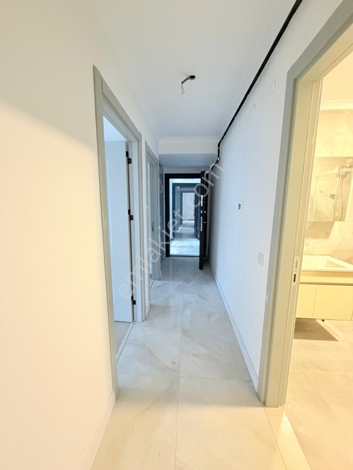 Utkudan Suadiye Kavisli Sokakta Sıfır Binada Satılık 2+1 Daire - Görsel 12