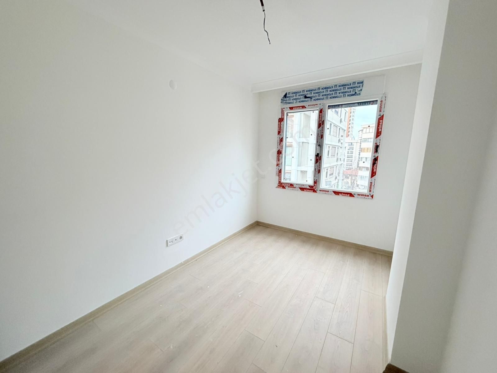 Utkudan Suadiye Kavisli Sokakta Sıfır Binada Satılık 2+1 Daire - Görsel 2