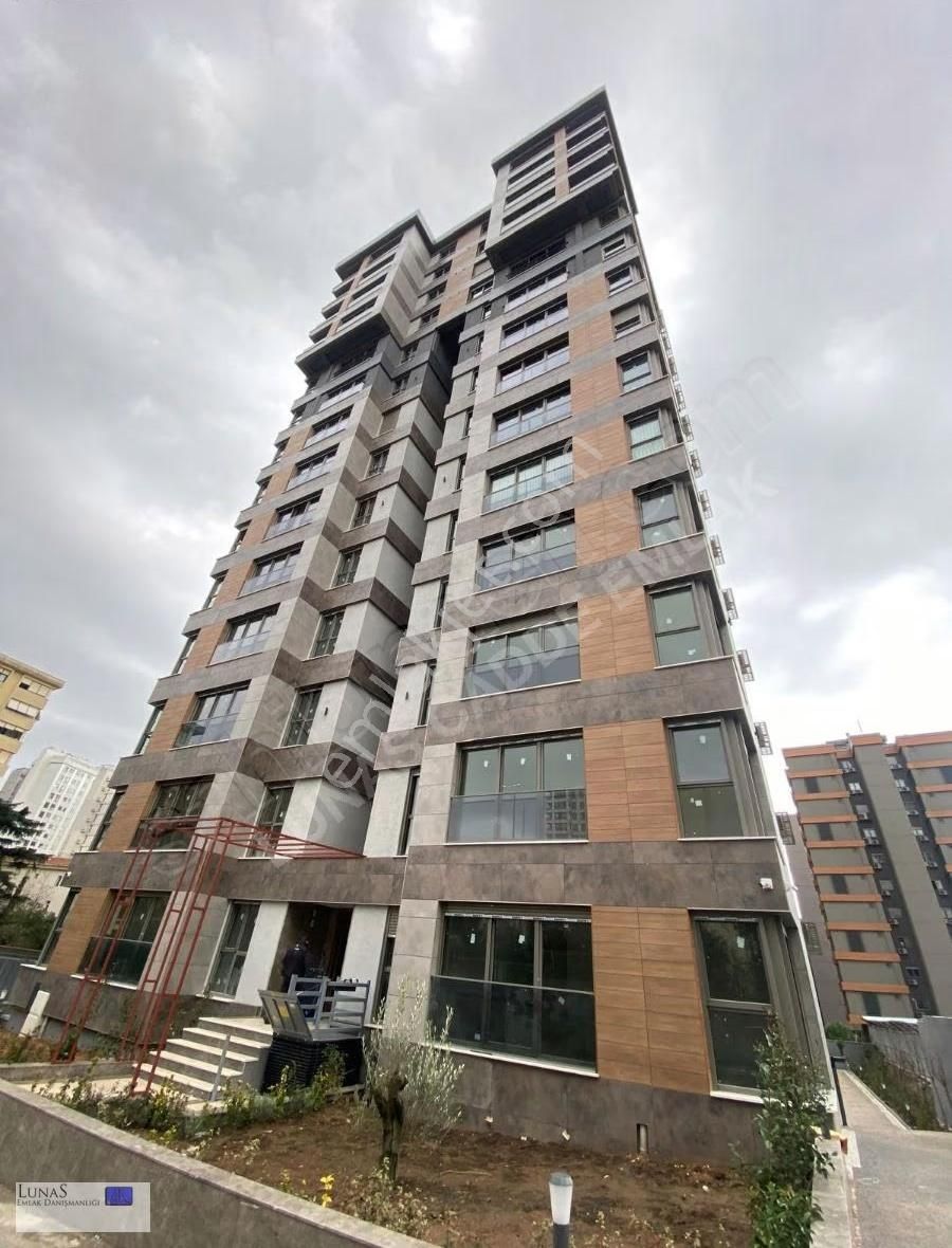 Lunas'dan Suadiye Cad. 1. Paralel 3+1 140 M2 Sıfır Daire