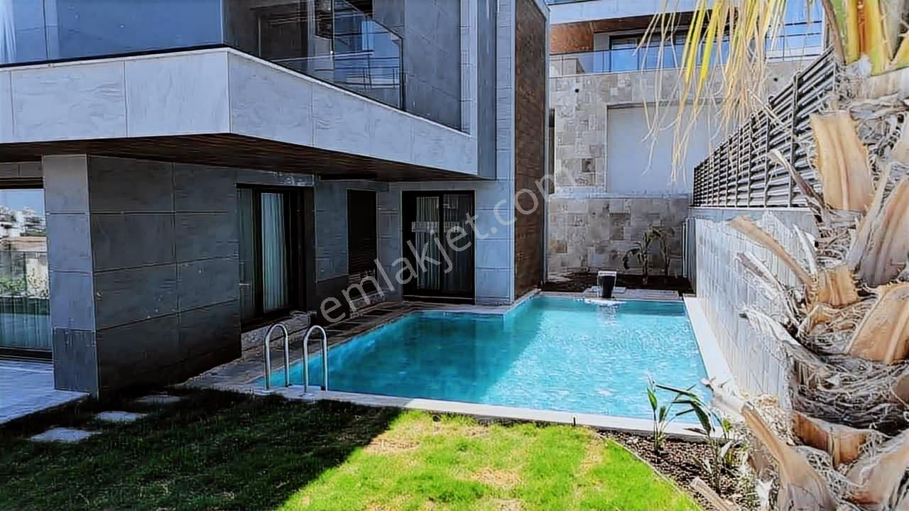 Kuşadası Kadınlar Denizinde Satılık Manzaralı Müstakil Villa - Görsel 11