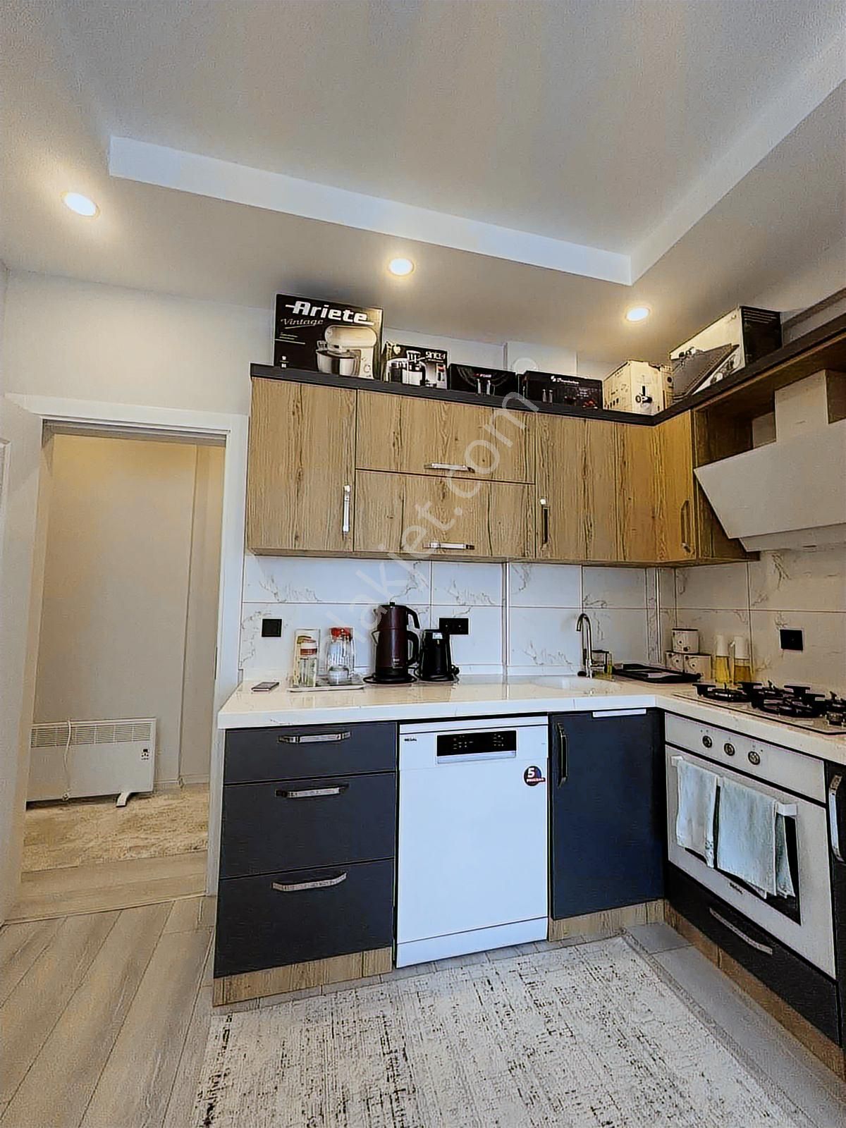 Davutlar Merkezde Eşyalı Satılık 1+1 Daire - Görsel 17