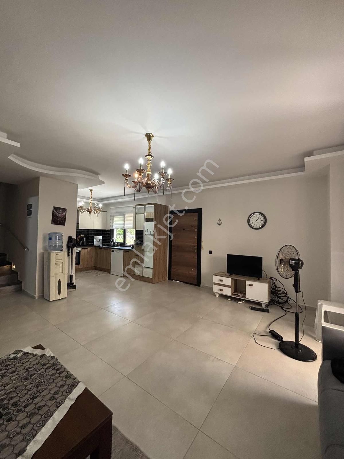 Kuşadası Soğucak'ta Güvenlı Havuzlu Sıtede 3 + 1 Eşyalı Satılık - Görsel 8