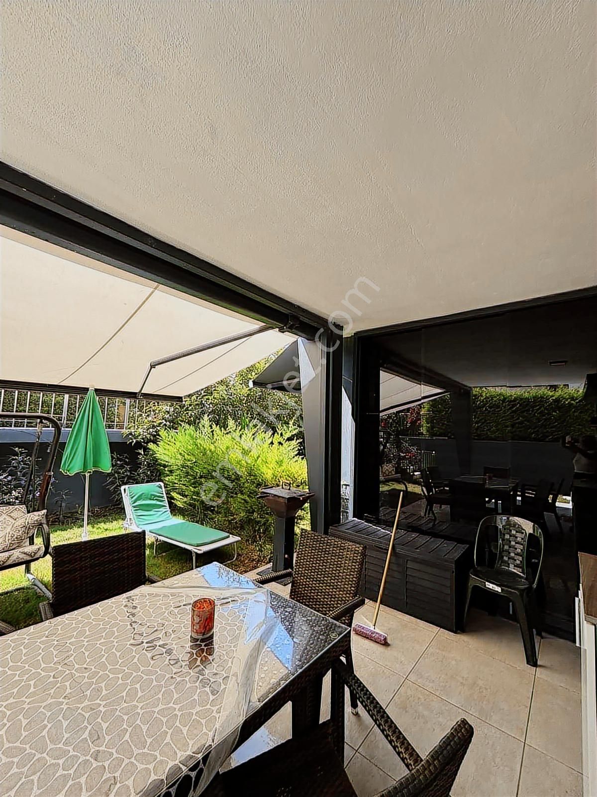 Kuşadası Soğucak'ta Güvenlı Havuzlu Sıtede 3 + 1 Eşyalı Satılık - Görsel 10