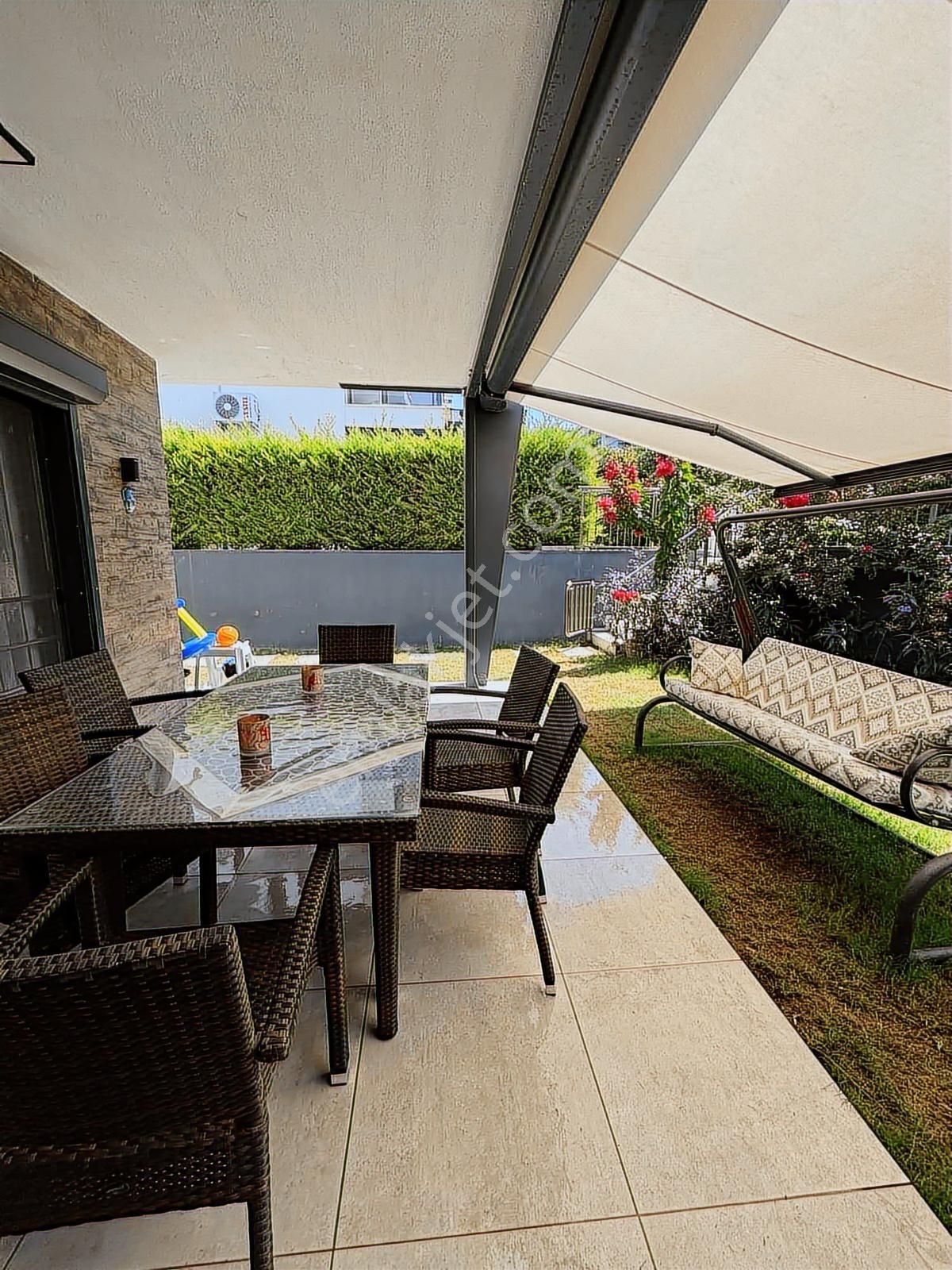 Kuşadası Soğucak'ta Güvenlı Havuzlu Sıtede 3 + 1 Eşyalı Satılık - Görsel 14