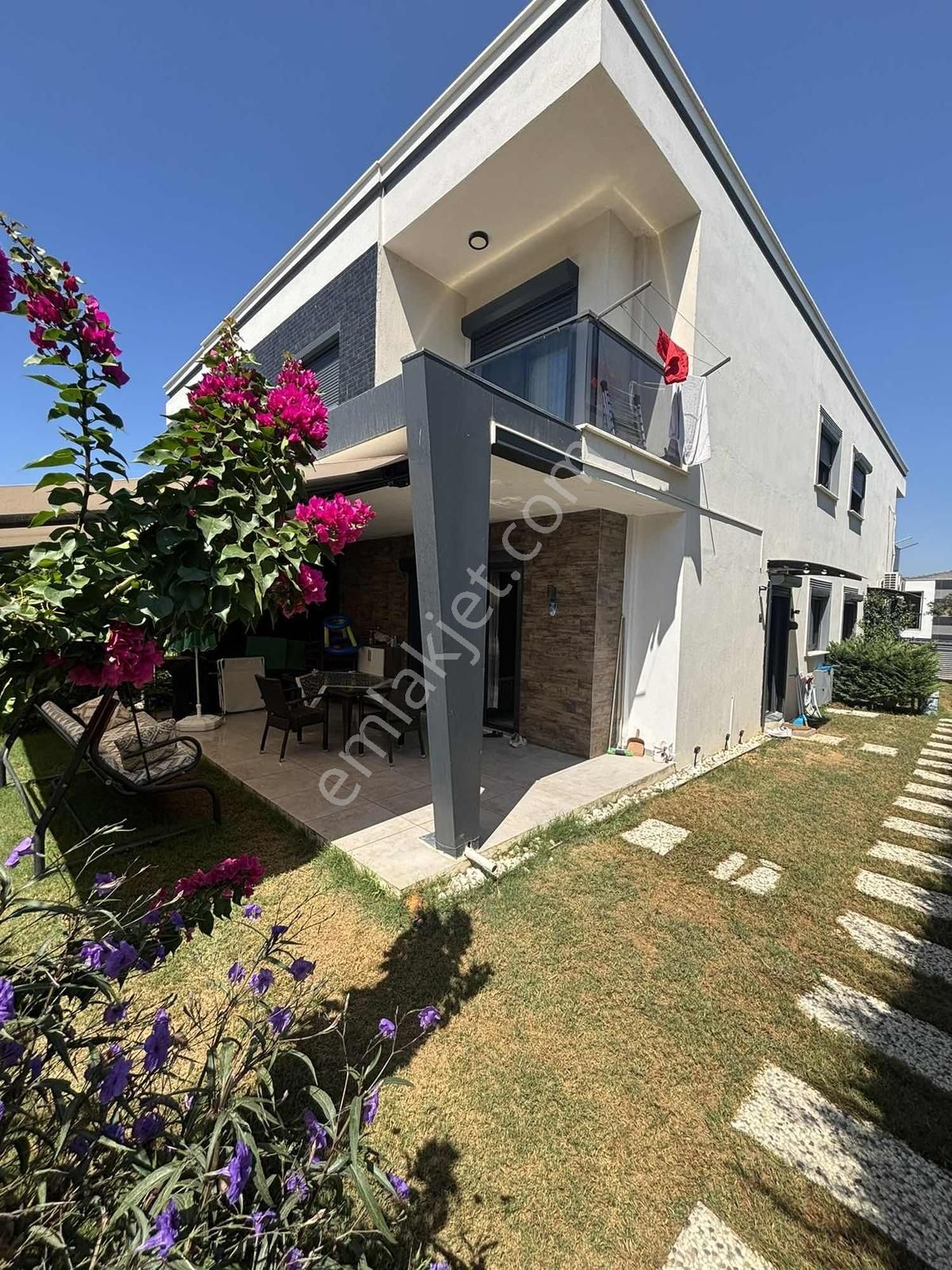 Kuşadası Soğucak'ta Güvenlı Havuzlu Sıtede 3 + 1 Eşyalı Satılık - Görsel 32