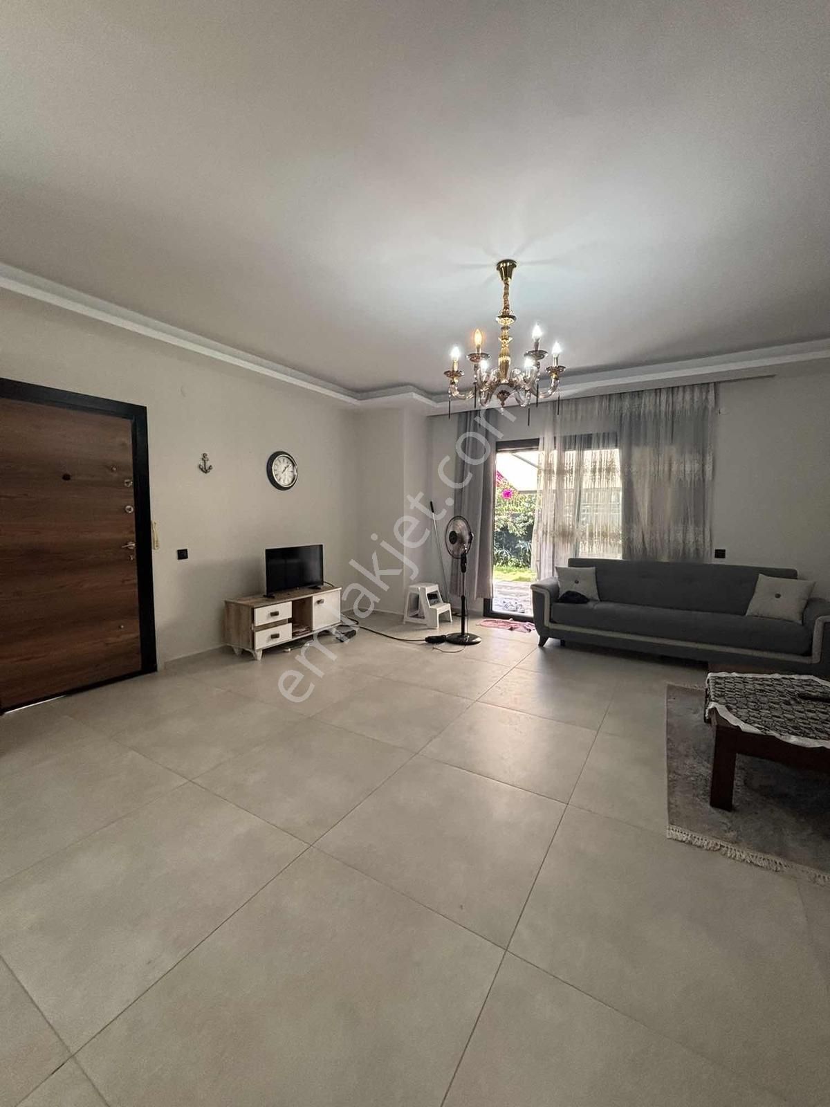 Kuşadası Soğucak'ta Güvenlı Havuzlu Sıtede 3 + 1 Eşyalı Satılık - Görsel 16