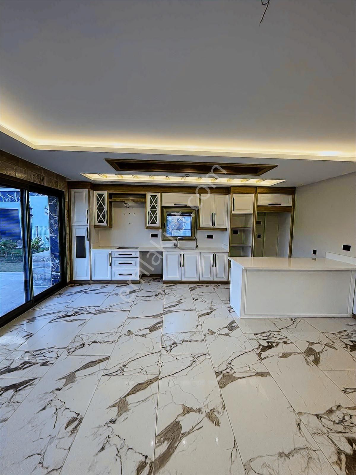 Kuşadasında Denize 200 Mt Satılık Lüks Villa - Görsel 3