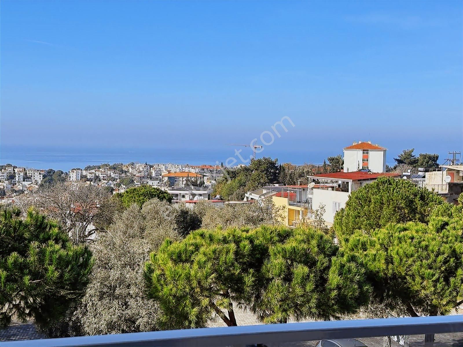 Kuşadasında Hazır Kiracılı Satılık 13 Daire