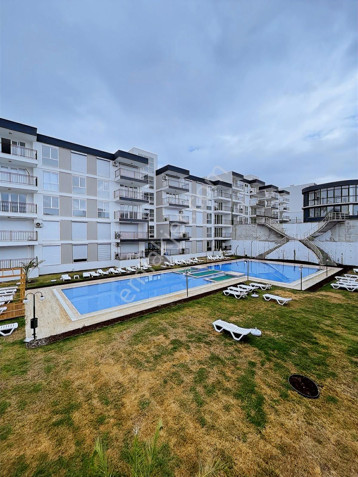 Kuşadası Kirazlı Eşin Vadi Sitesinde Satılık 1+1 Daire