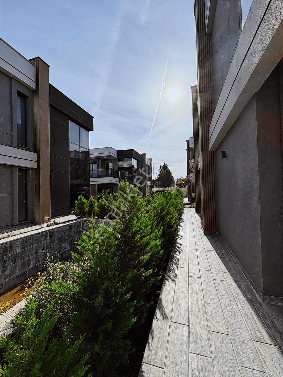 Kuşadası Özel Havuzlu | Bahçeli | Kısmi Eşyalı 4+1 Satılık Villa - Görsel 3