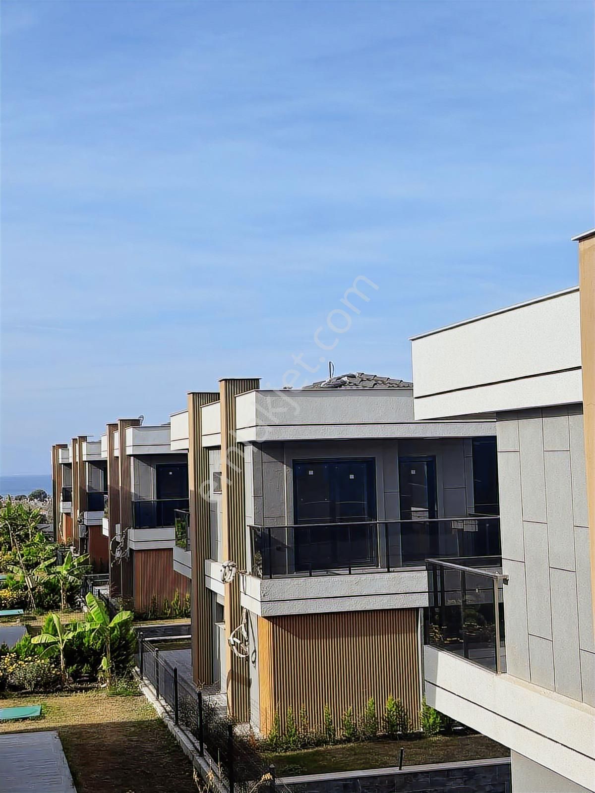 Kuşadası Özel Havuzlu | Bahçeli | Kısmi Eşyalı 4+1 Satılık Villa - Görsel 4