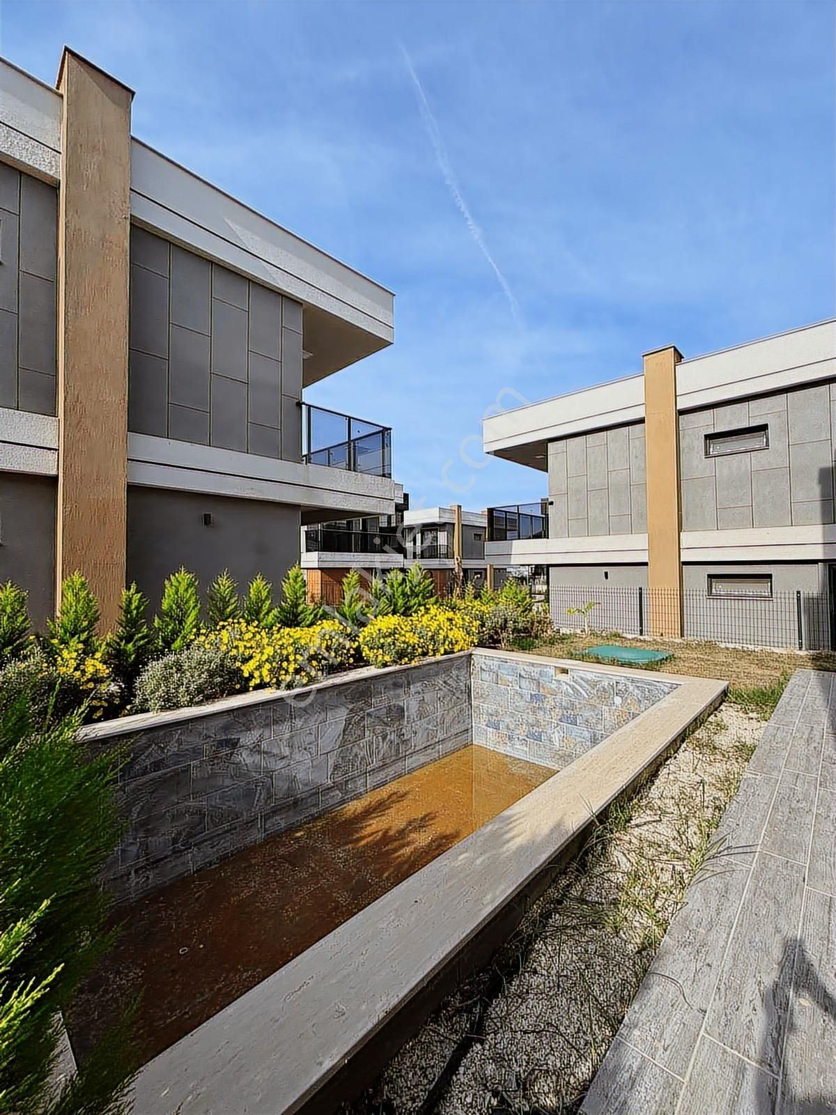 Kuşadası Özel Havuzlu | Bahçeli | Kısmi Eşyalı 4+1 Satılık Villa - Görsel 23