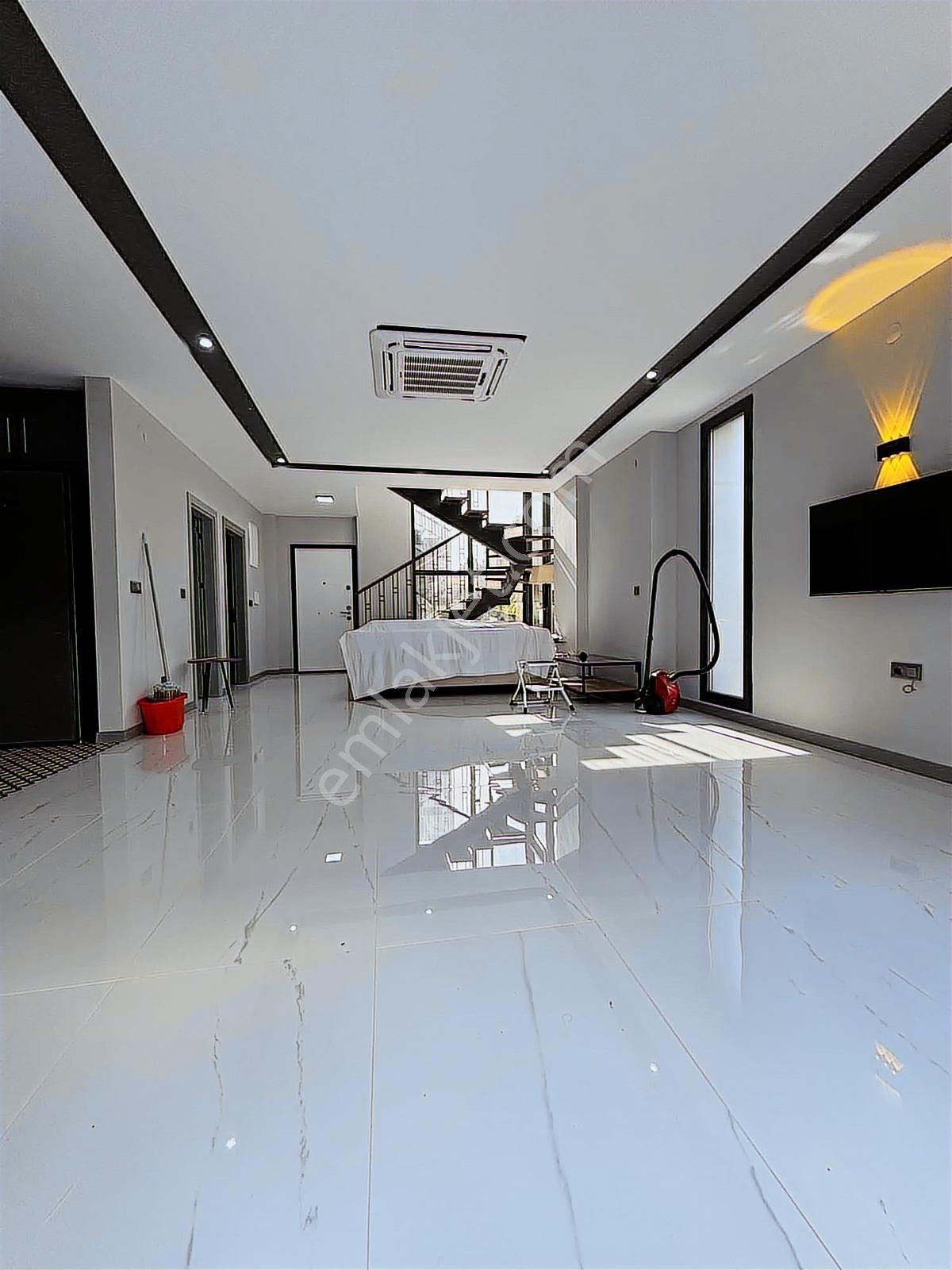 Kuşadası Özel Havuzlu | Bahçeli | Kısmi Eşyalı 4+1 Satılık Villa - Görsel 3