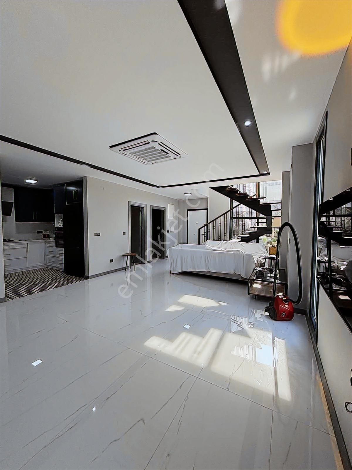 Kuşadası Özel Havuzlu | Bahçeli | Kısmi Eşyalı 4+1 Satılık Villa - Görsel 21