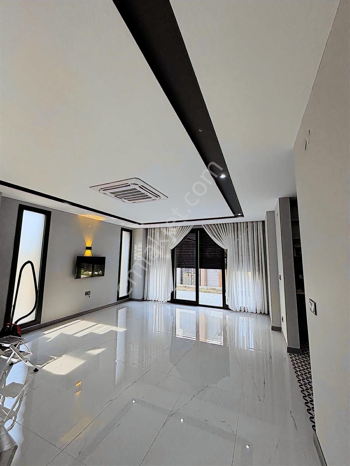 Kuşadası Özel Havuzlu | Bahçeli | Kısmi Eşyalı 4+1 Satılık Villa - Görsel 2