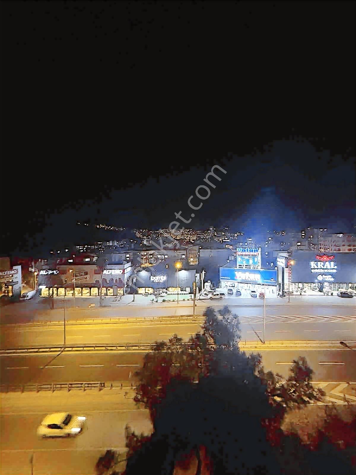 Merkeze Yakın Ferah Ve Geniş Satılık 3+1 Daire