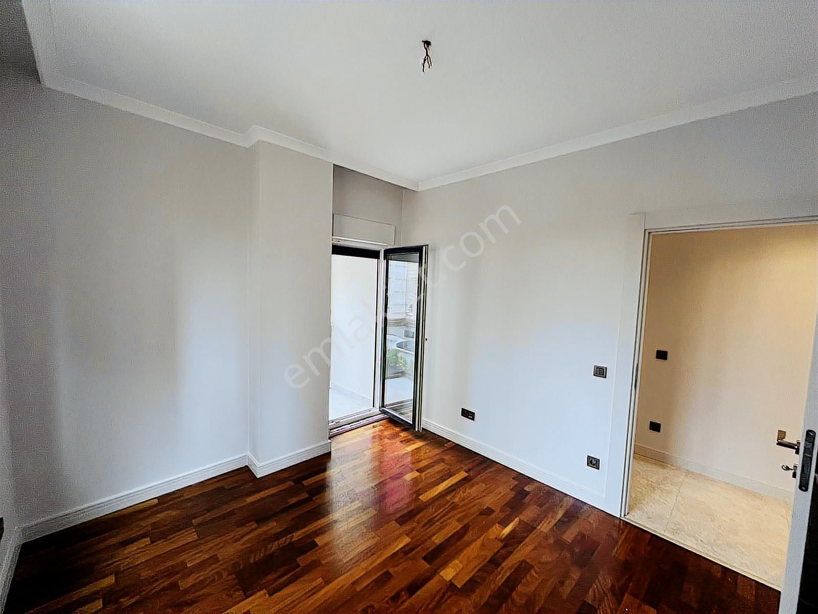 Utkudan Caddebostanda Bağdat Cad.yakın Satılık Balkonlu 4+1daire - Görsel 17