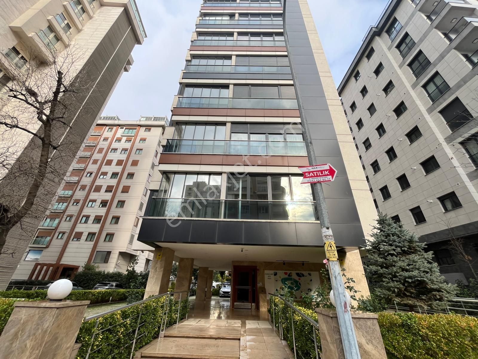 Utkudan Caddebostanda Bağdat Cad.yakın Satılık Balkonlu 4+1daire