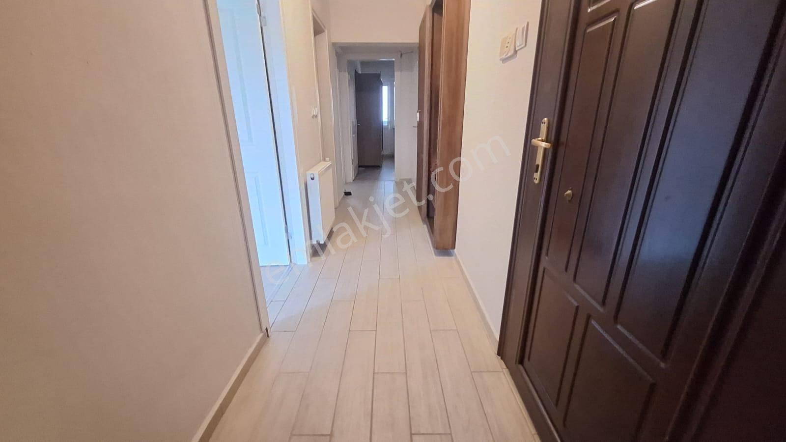 Çanakkale Cevatpaşada Kordona Yakın Ara Kat Kiralık 2+1 Daire - Görsel 5