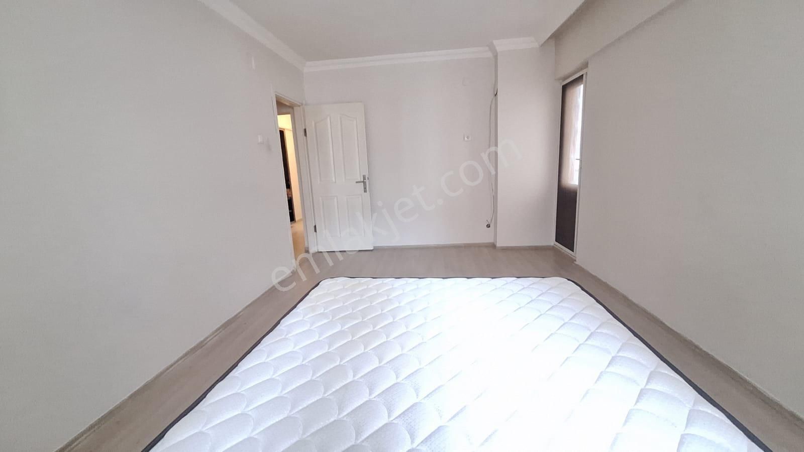 Çanakkale Cevatpaşada Kordona Yakın Ara Kat Kiralık 2+1 Daire - Görsel 14