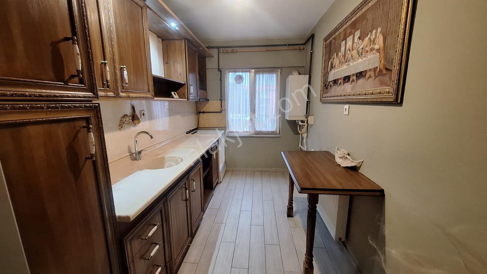 Çanakkale Cevatpaşada Kordona Yakın Ara Kat Kiralık 2+1 Daire - Görsel 23