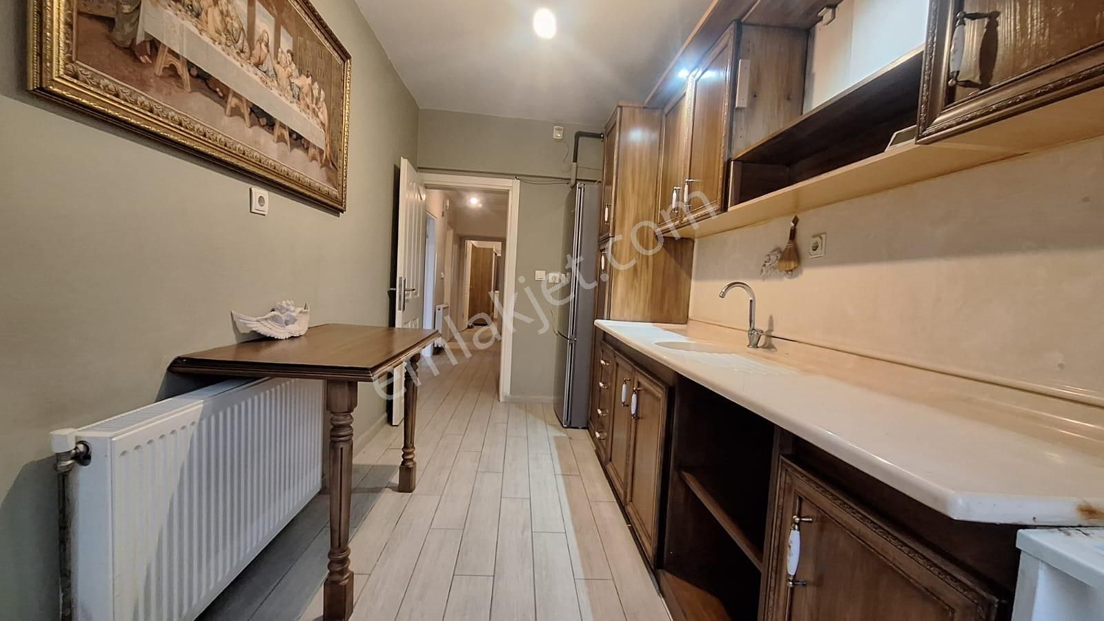 Çanakkale Cevatpaşada Kordona Yakın Ara Kat Kiralık 2+1 Daire - Görsel 24